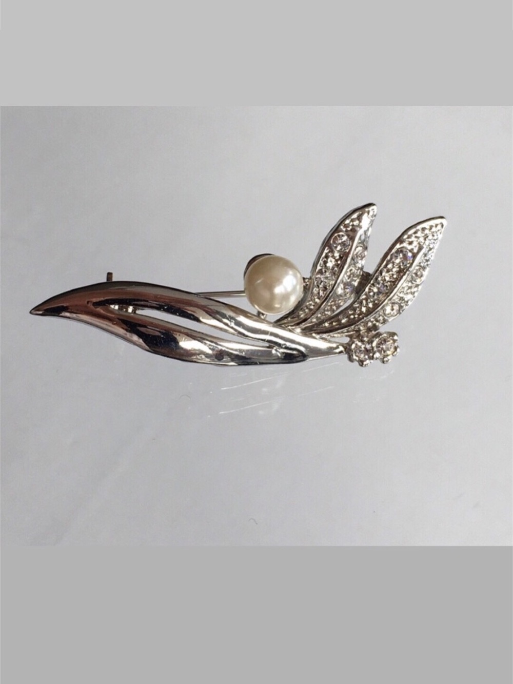 Silver Tone Rhinestone & Faux Pearl Brooch